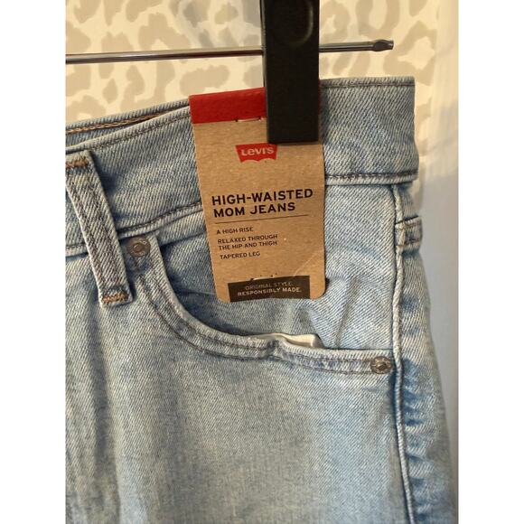Levi's Women's No Joke Light Wash High Waisted Tapered Leg Mom Jeans Size 29 - Picture 9 of 10